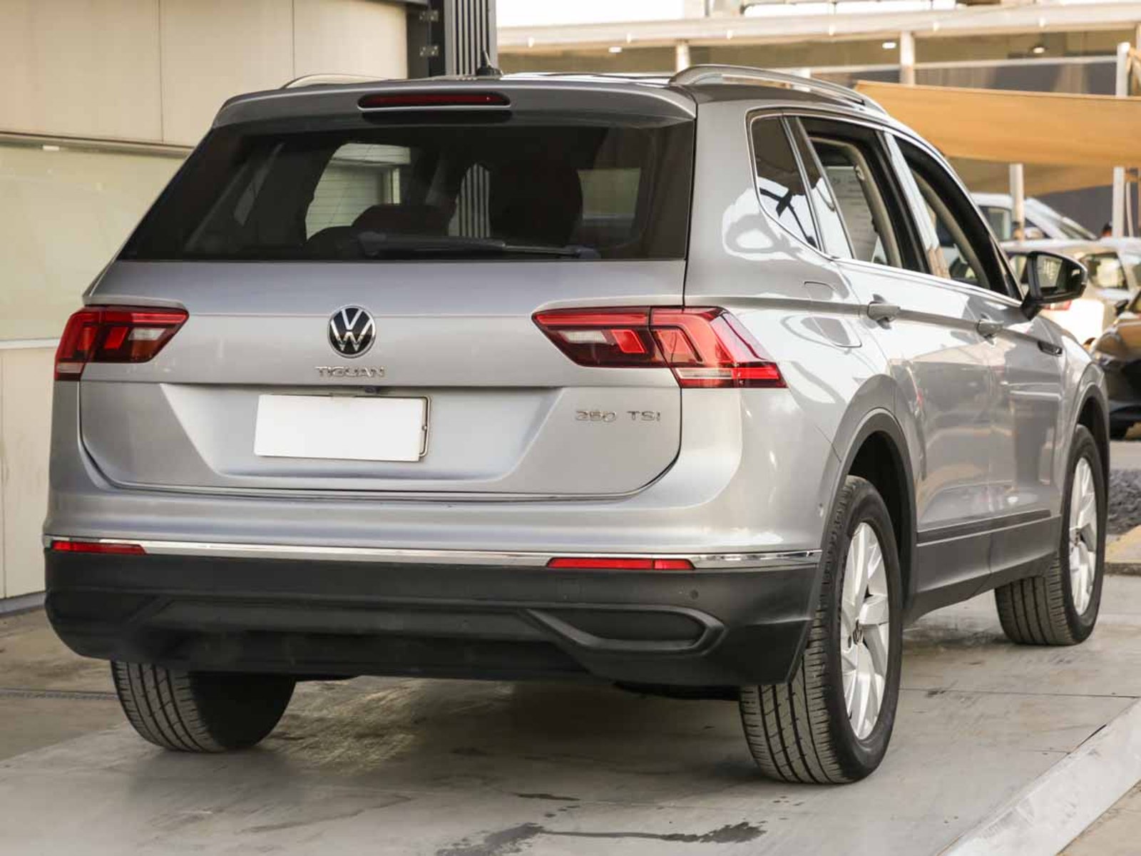 VOLKSWAGEN TIGUAN COMFORTLINE AUT 2023 - Imagen 6 de 14