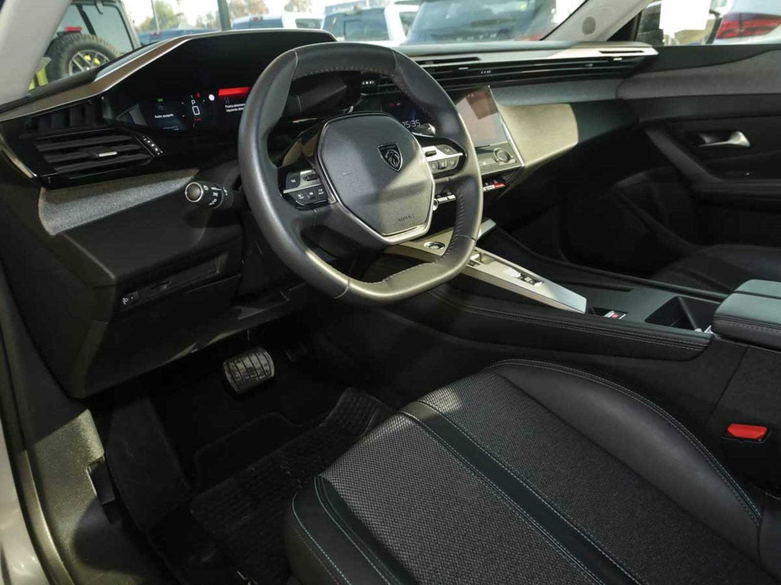 PEUGEOT 308 ALLURE PURETECH 1.2 AUT 2023 - Imagen 6 de 8
