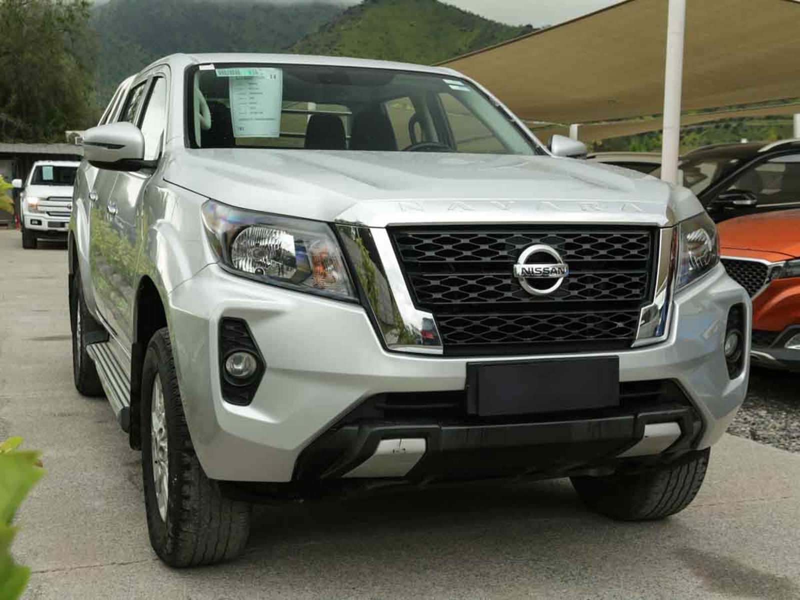 Nissan NAVARA  D  CAB  MT  4X4  2.3 2021 - Foto 2 de 8
