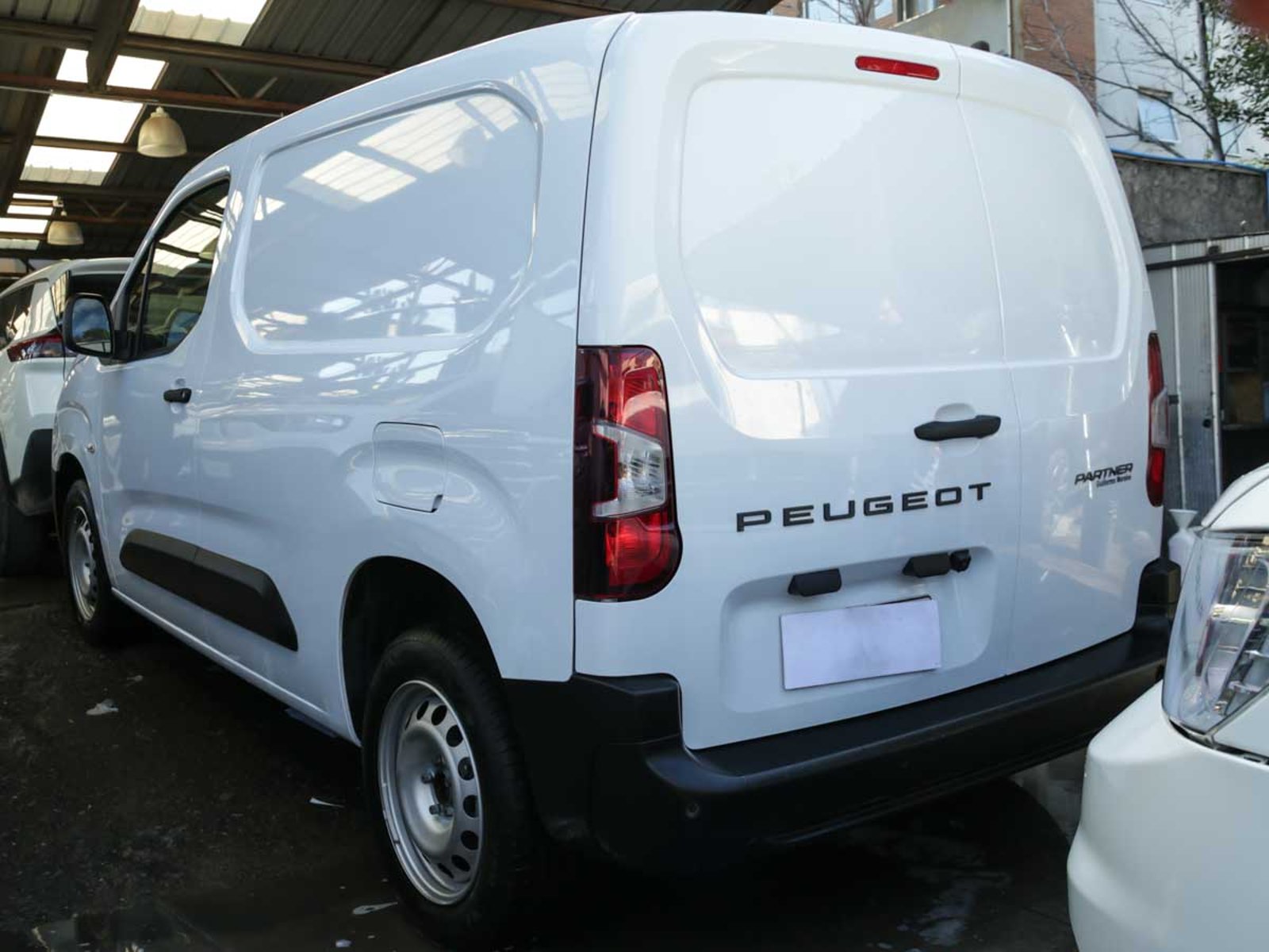 Peugeot PARTNER MCA L1 DIESEL 100HP MT 2026 - Foto 3 de 8