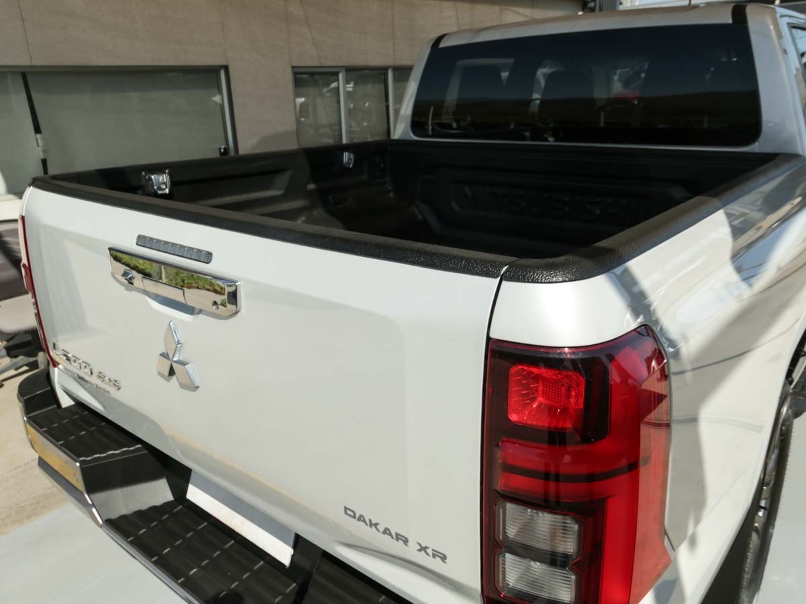 MITSUBISHI L-200 DAKAR CRS AT 2.5 D/C 4X4 TD 2025 - Imagen 7 de 15