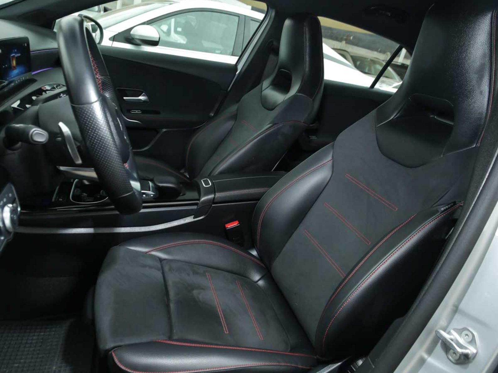 MERCEDES BENZ A 200 2022 - Imagen 10 de 14