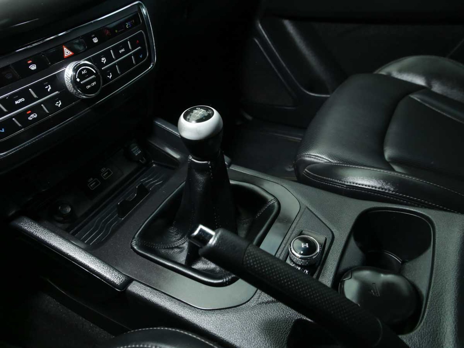 SsangYong MUSSO GLX 2.2 TD 6MT 4WD 2023 - Imagen 10 de 15