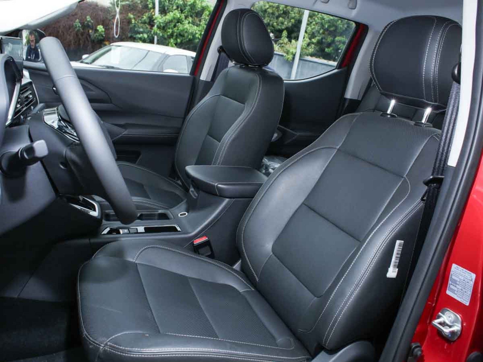 Peugeot LANDTREK MCA ACTION4 DIESEL 200HP 4X4 AT 2026 - Imagen 7 de 8