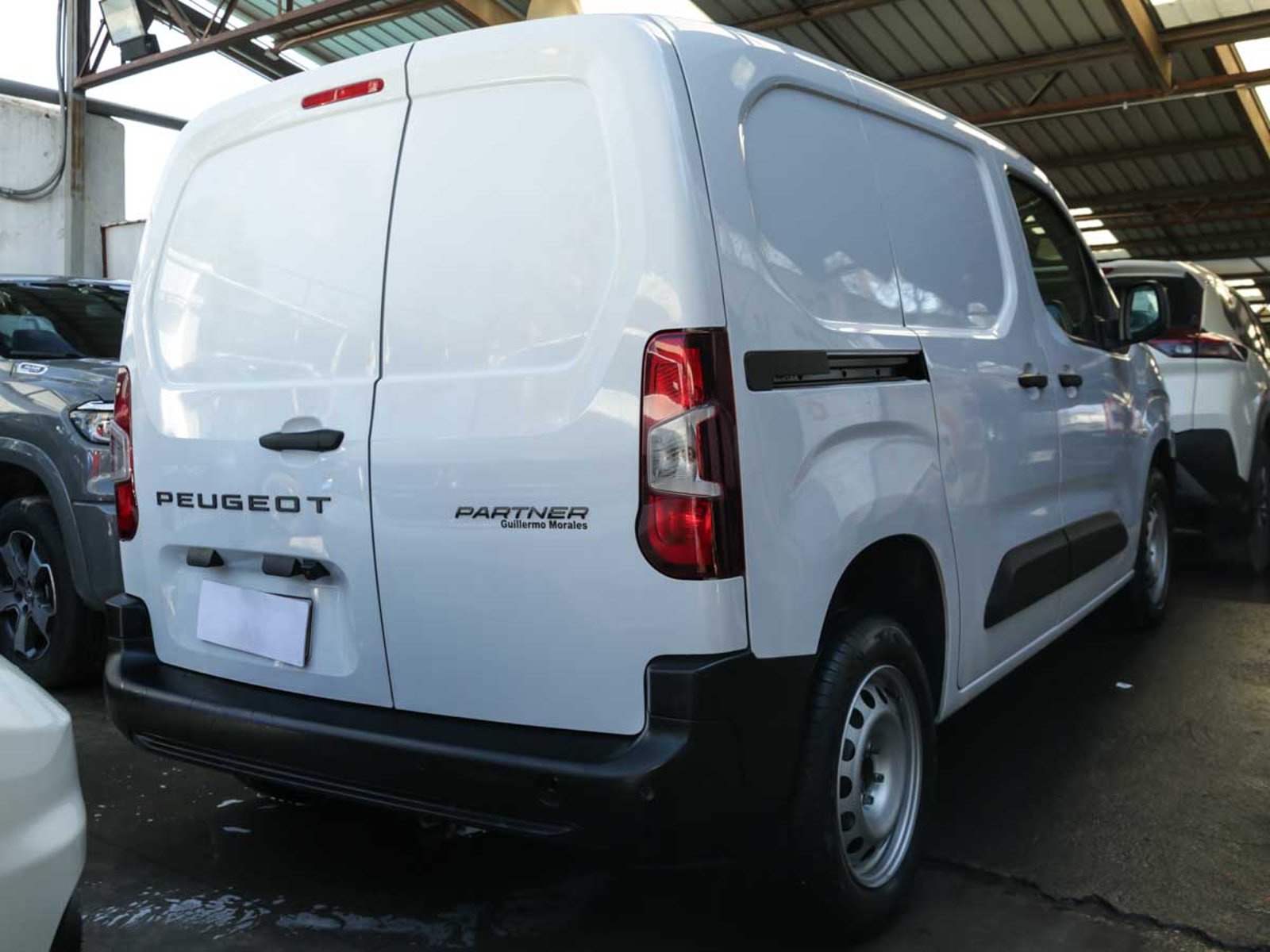 Peugeot PARTNER MCA L1 DIESEL 100HP MT 2026 - Foto 4 de 8