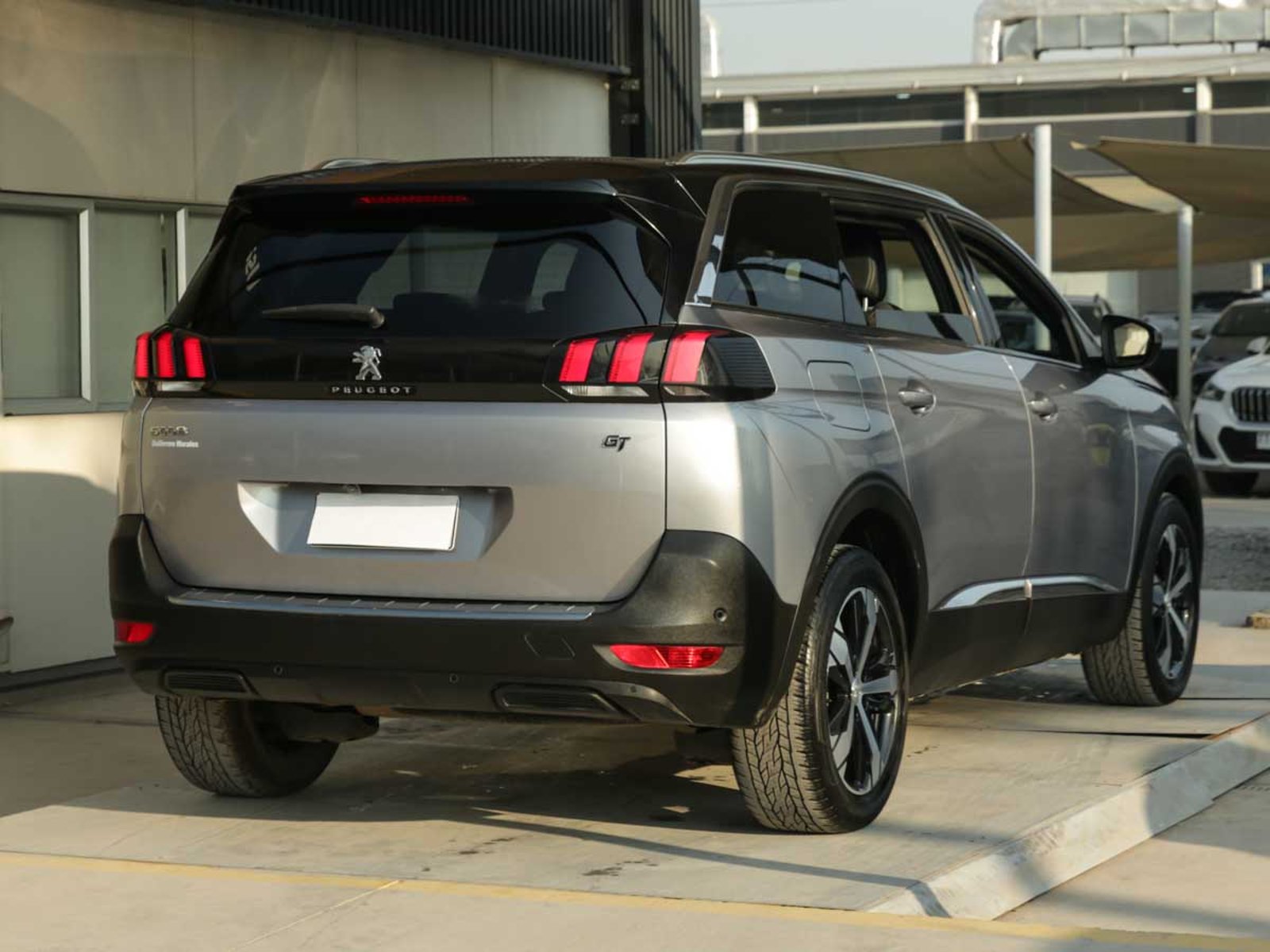 Peugeot 5008 ALLURE 1.6 AUT 2024 - Foto 4 de 8
