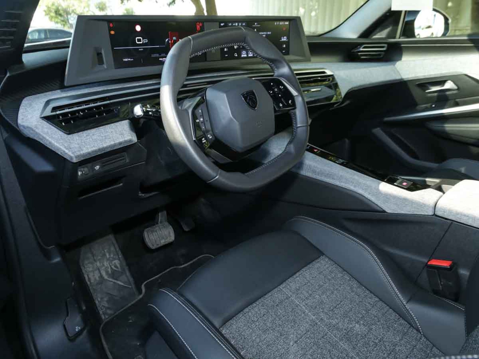 PEUGEOT NEW 3008 ALLURE HYBRID 136HP AT 2026 - Imagen 8 de 13