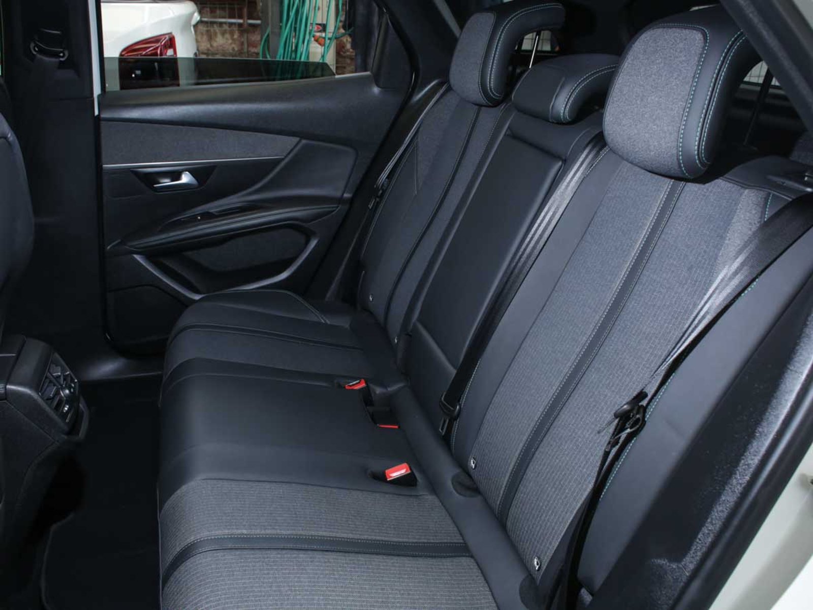 Peugeot 3008 ALLURE PACK BLUEHDI 130 EAT8 2024 - Imagen 8 de 8