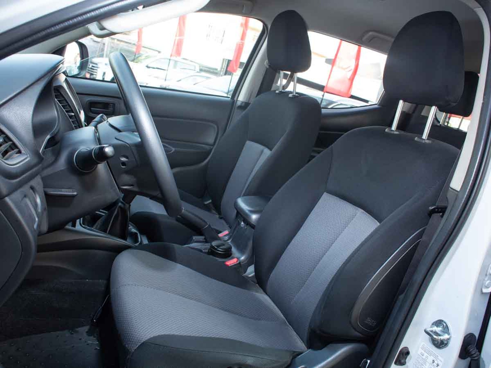 Mitsubishi L200 4X2 WORK CR 2024 - Imagen 7 de 8