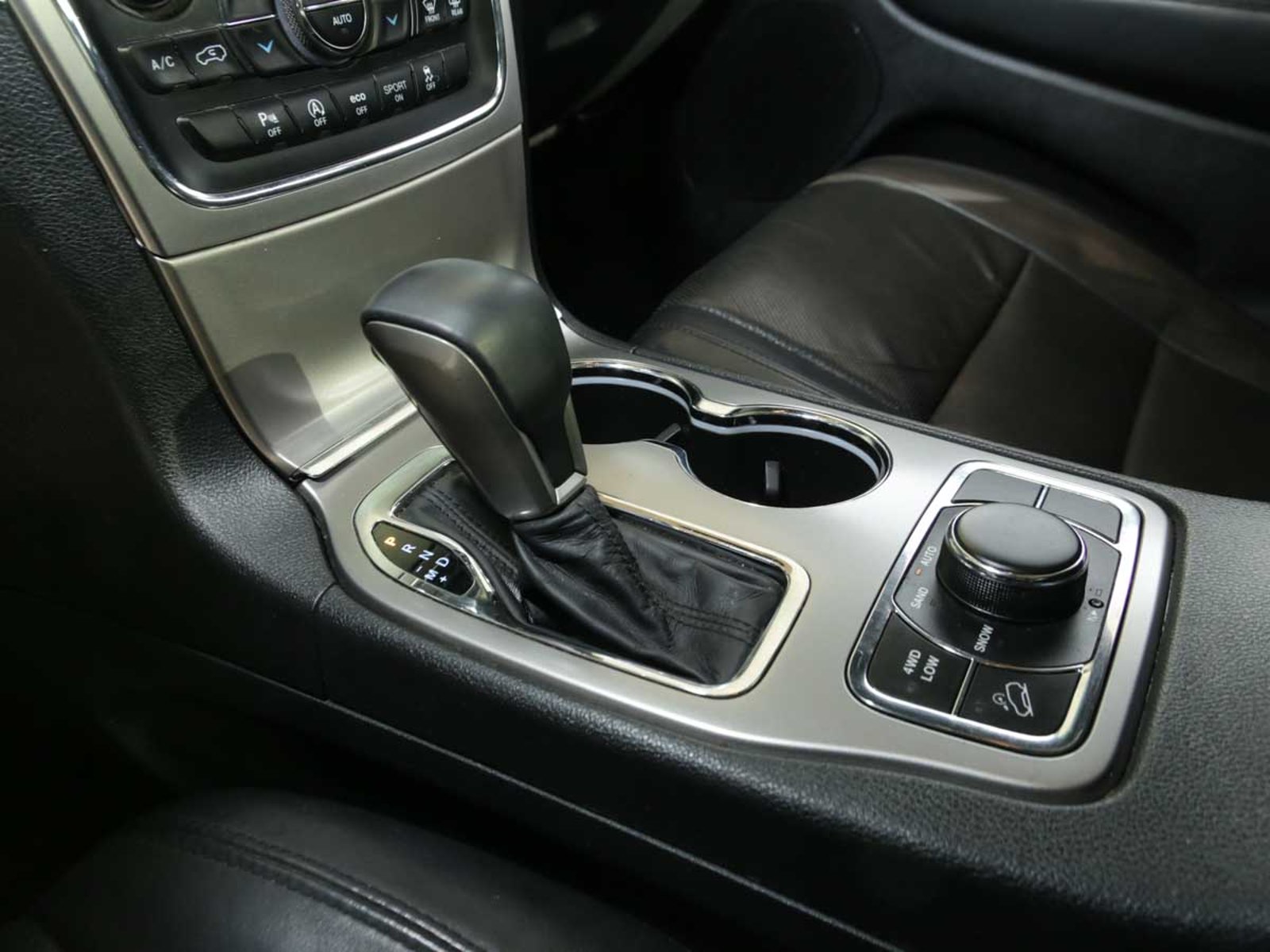 JEEP GRAND CHEROKEE 3.6 LIMITED 4WD AUTO 2018 - Imagen 9 de 14