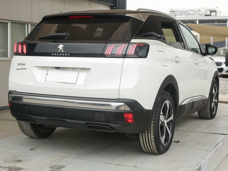 Peugeot 3008 ALLURE PACK BLUEHDI 130 EAT8 2024 - Imagen 4 de 8
