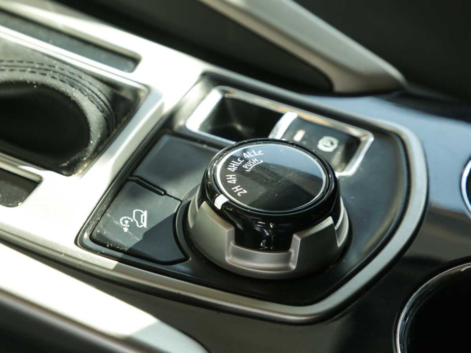 MITSUBISHI MONTERO SPORT 3.0 4X4 LIMITED E5 2018 - Imagen 10 de 16