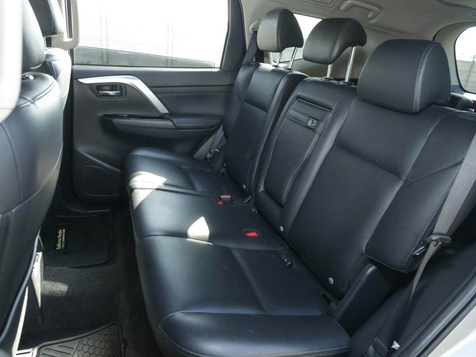 Mitsubishi MONTERO SPORT 3.0 2WD AT 2024 - Imagen 7 de 8