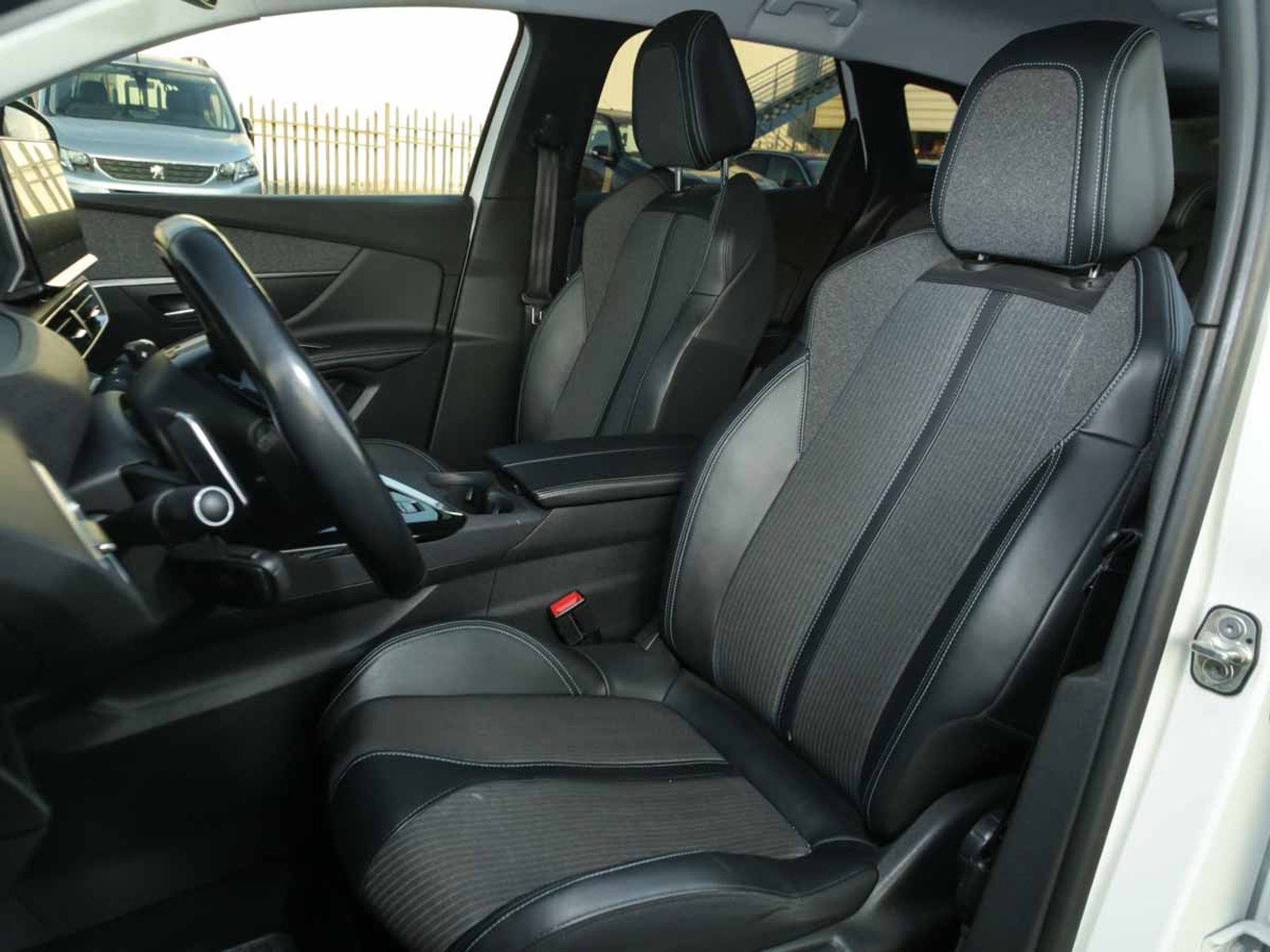 Peugeot 3008 BLUE HDI 130 EAT8 1.5 AUT 2022 - Imagen 7 de 8