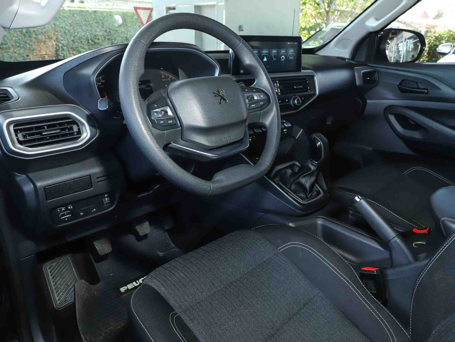 PEUGEOT LANDTREK BLUE HDI 180 4X4 2.2 2024 - Imagen 9 de 20