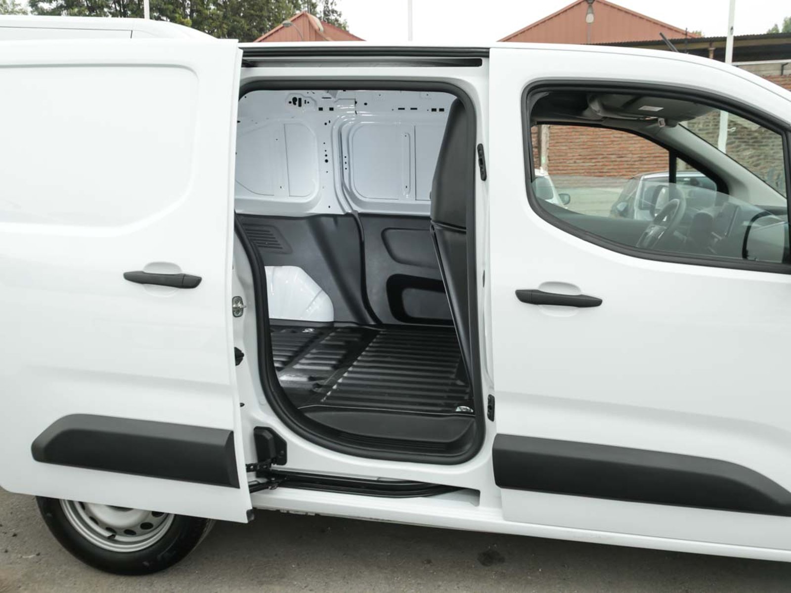 CITROEN BERLINGO MCA M DIESEL 100HP MT 2026 - Imagen 13 de 14