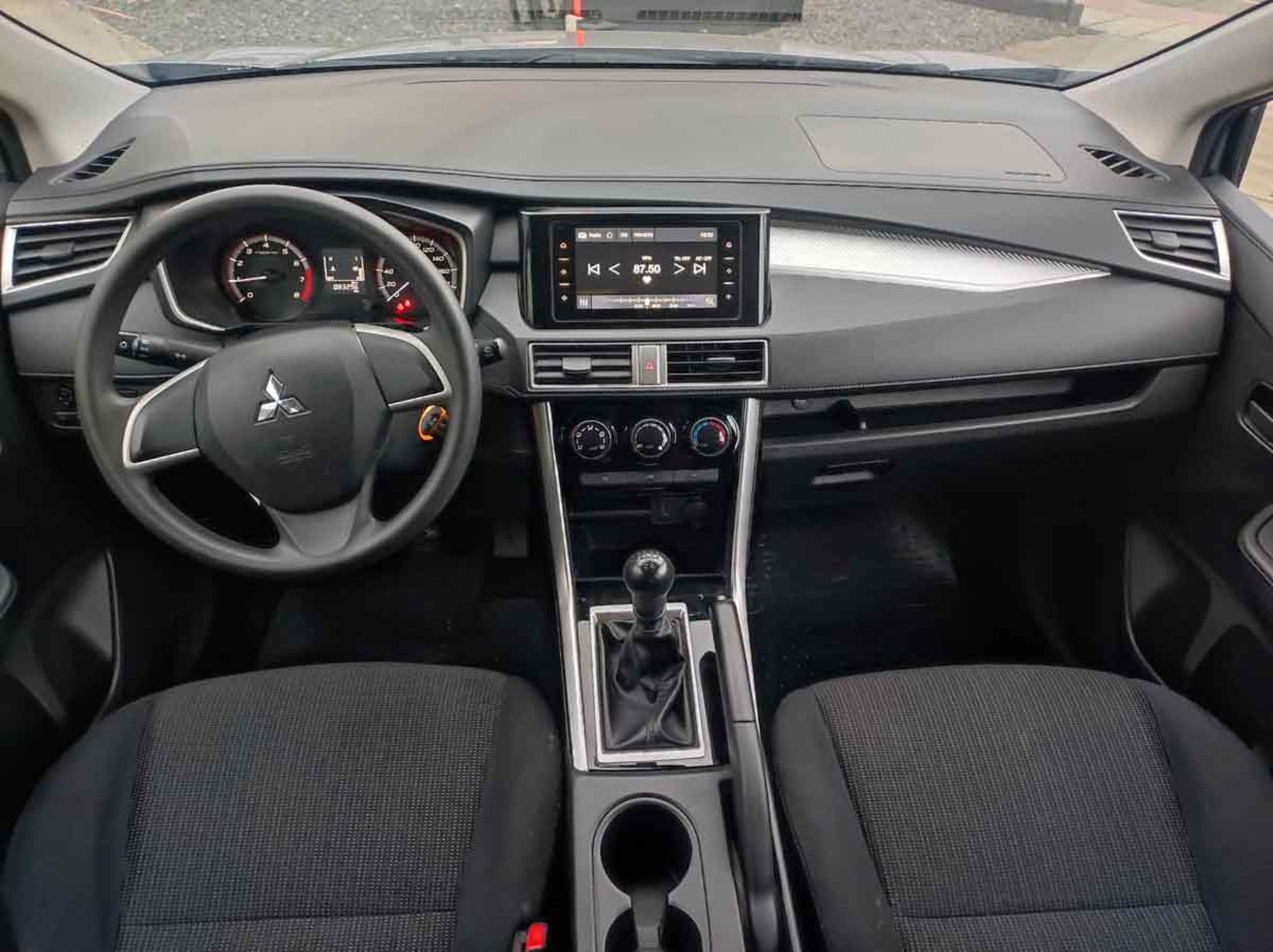 Mitsubishi XPANDER MT GL 2024 - Imagen 7 de 8