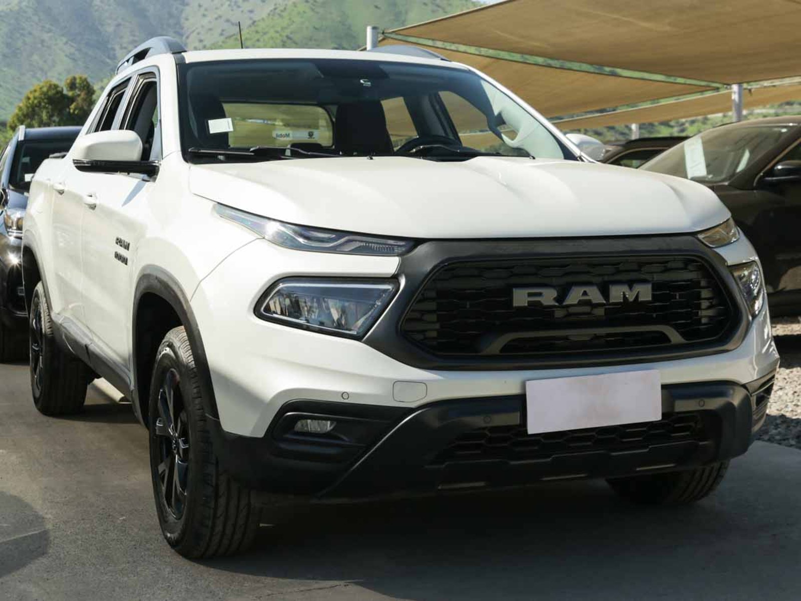 RAM 1000 BIG HORN NIGHT EDITION 1.8 2023 - Foto 2 de 8