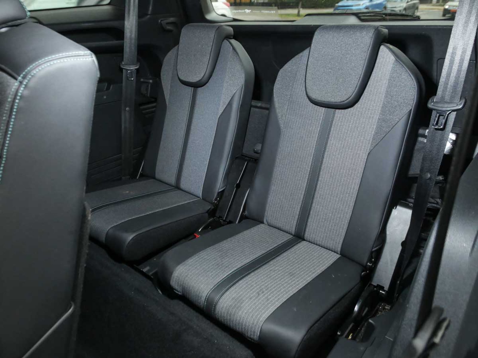 PEUGEOT 5008 BLUE HDI 130 HP 1.5 AUT 2024 - Imagen 12 de 14