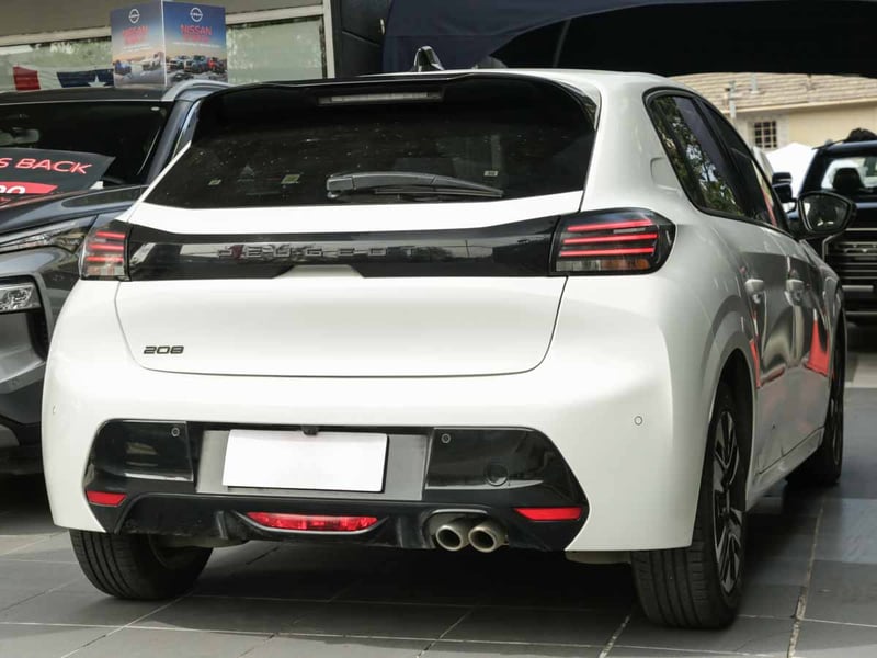 Peugeot 208 MCA ALLURE PURETECH 130 EAT8 2024 - Imagen 4 de 8
