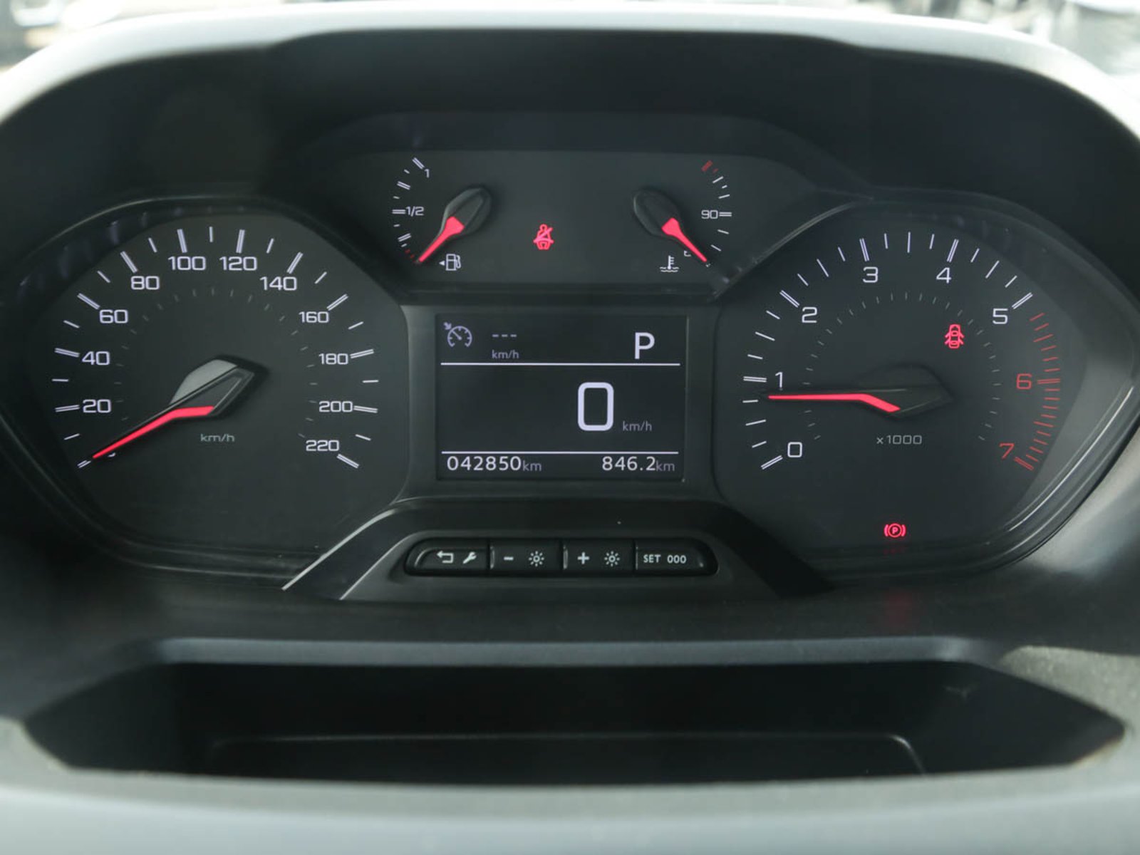 Peugeot RIFTER ALLURE BLUEHDI 130 EAT8 2023 - Foto 5 de 8