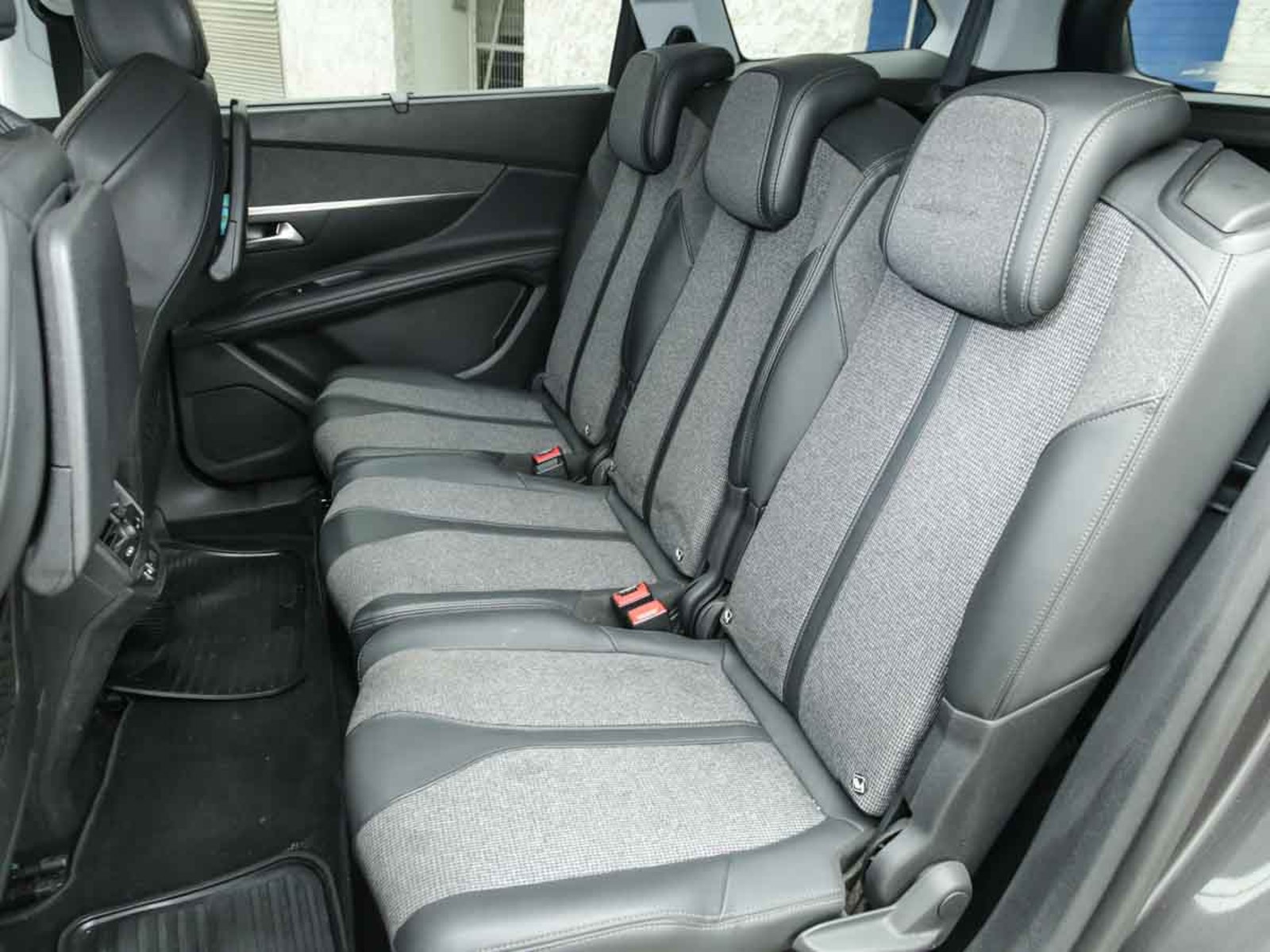 PEUGEOT 5008 ALLURE 1.6 AUT 2020 - Imagen 11 de 14