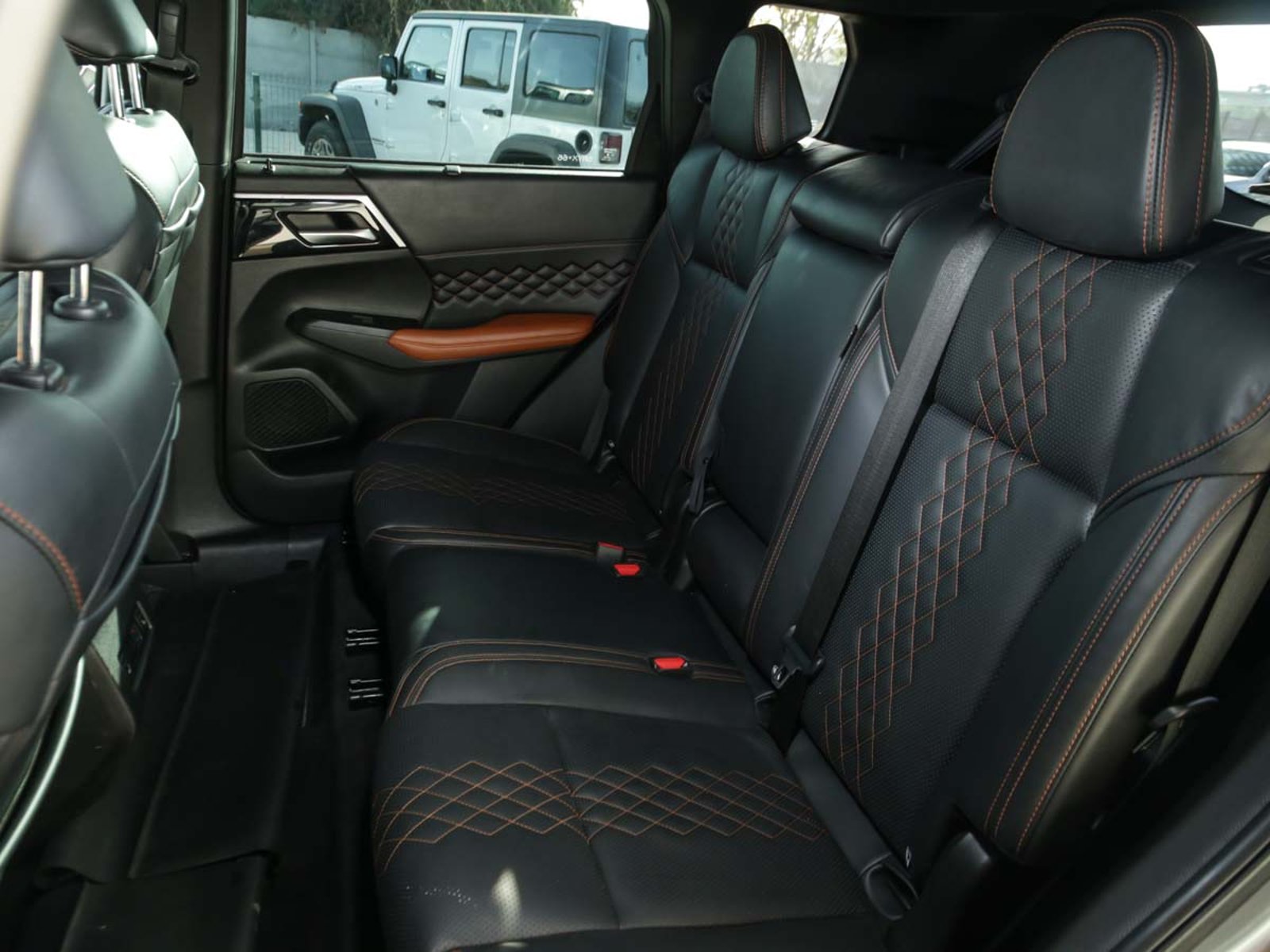 MITSUBISHI OUTLANDER 4X4 GLS 2023 - Imagen 11 de 13