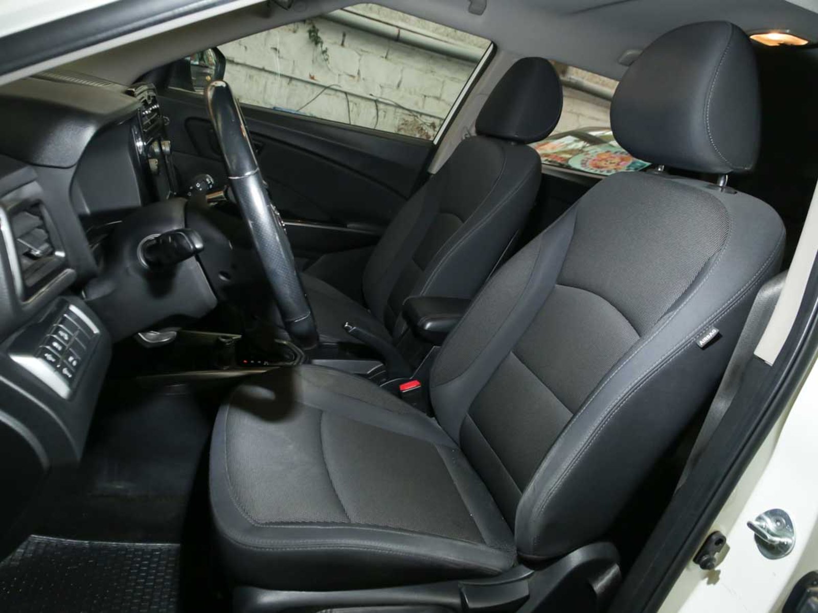 SSANGYONG TIVOLI LIMITED 1.6 6AT 2WD 6 AB 2023 - Imagen 10 de 13