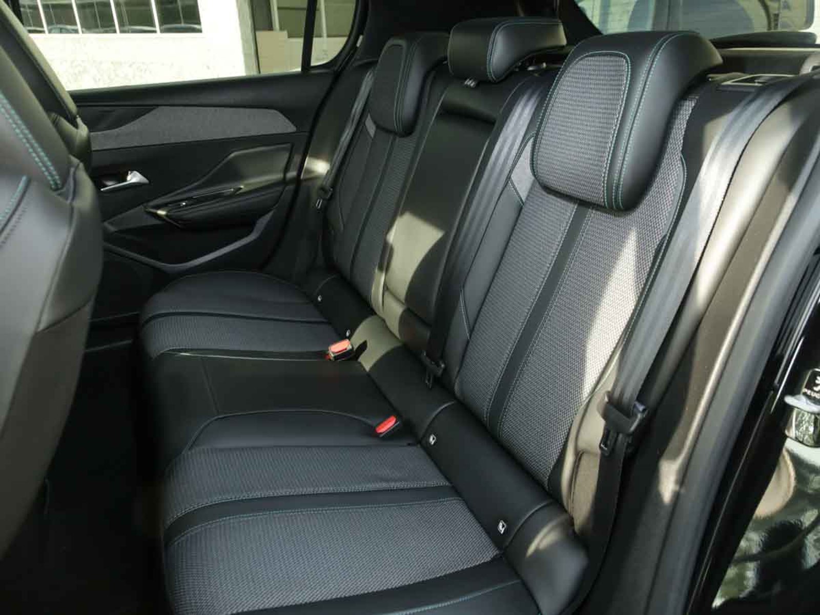 PEUGEOT 308 ALLURE PURETECH 130 MT 2023 - Imagen 11 de 13