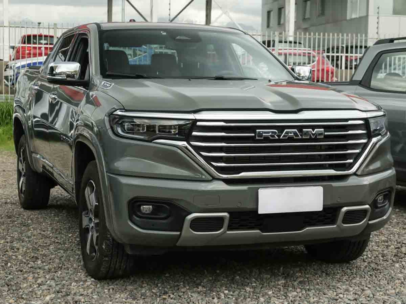 RAM RAMPAGE LARAMIE 2.2 DIESEL 200 HP 4X4 AT 2026 - Foto 2 de 8