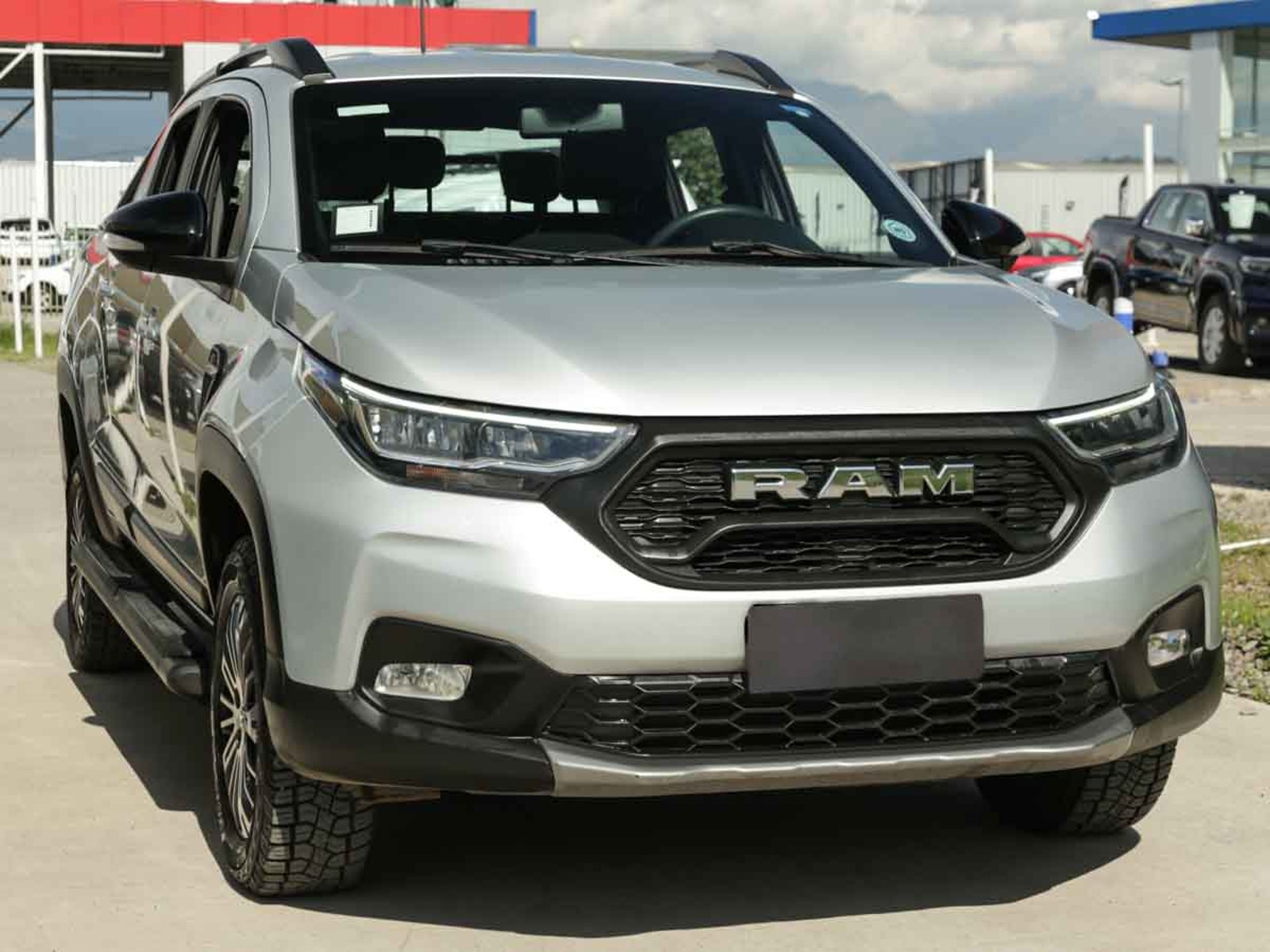 RAM 700 LONGHORN DC 1.3 CVT 2024 - Foto 2 de 8