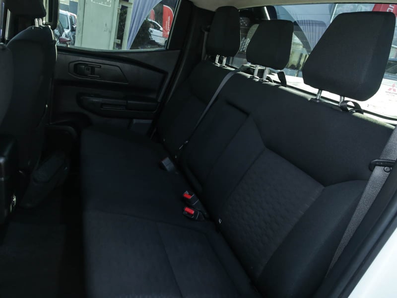 Mitsubishi NEW L200 KATANA XR E6B 2024 - Imagen 8 de 9