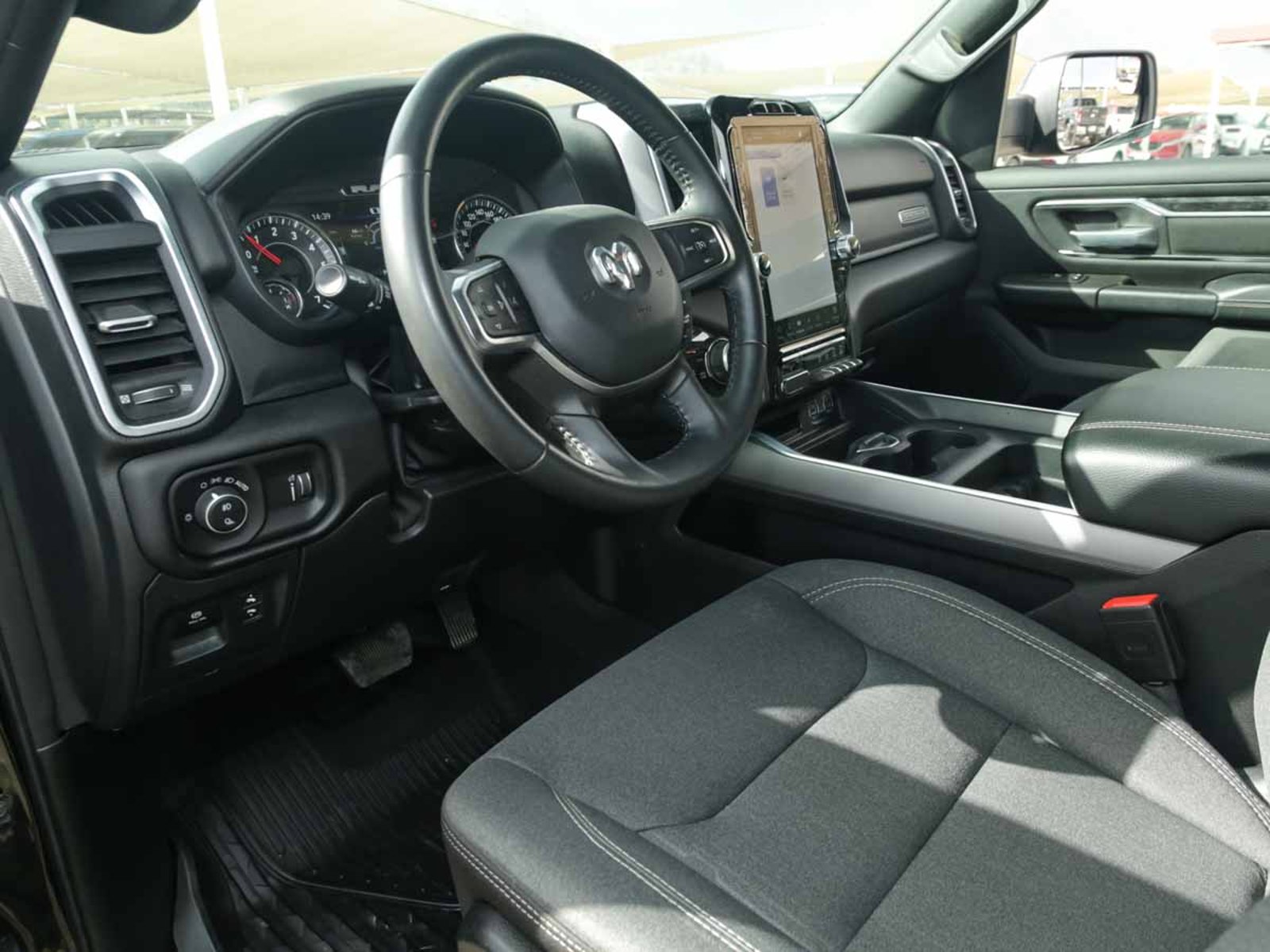 RAM 1500 BIGHORN NIGHT EDITION 3.6 V6 MILD HYBRID 305 2025 - Imagen 6 de 8