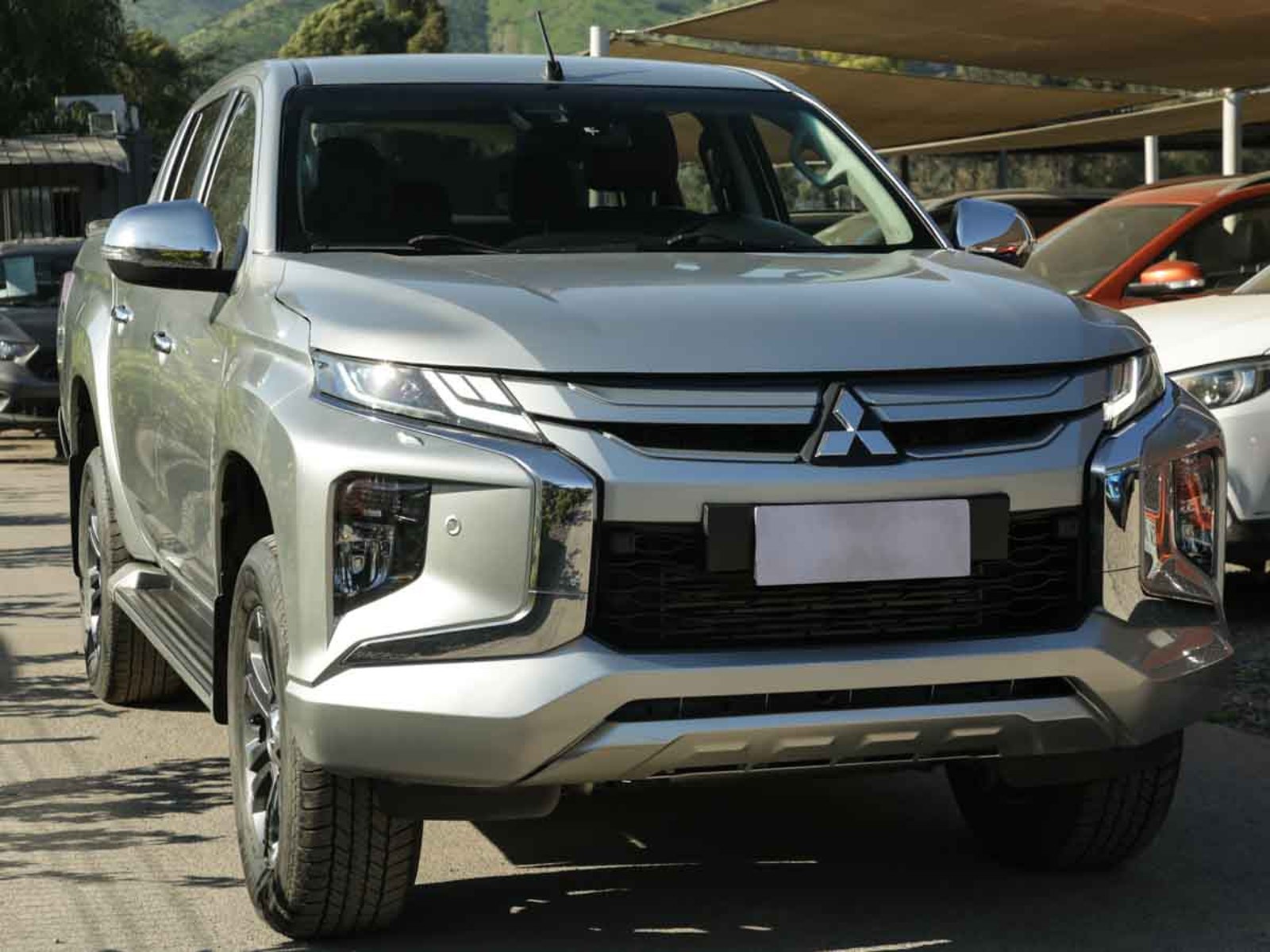 Mitsubishi L-200 DAKAR CRS AT 2.5 D/C 4X4 TD 2022 - Foto 2 de 8