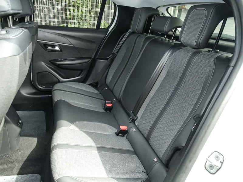 Peugeot 208 MCA ALLURE PURETECH 130 EAT8 2024 - Imagen 8 de 8