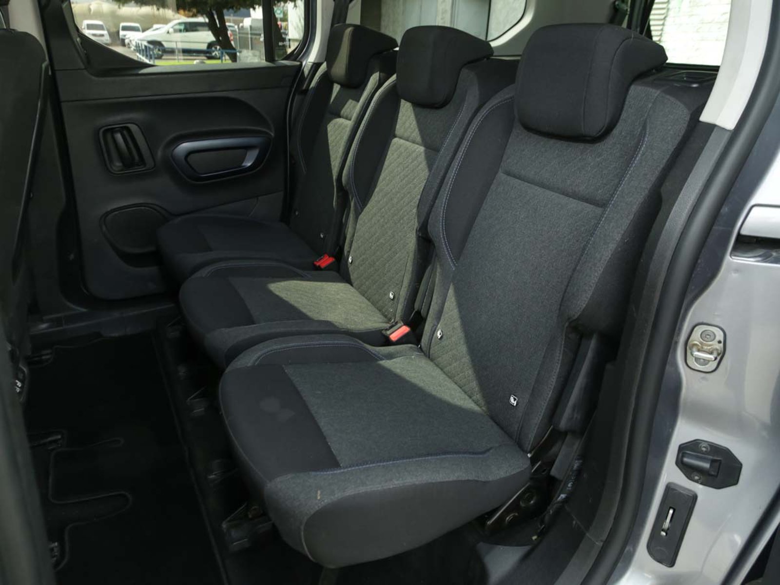 Peugeot RIFTER ALLURE BLUEHDI 130 EAT8 2023 - Imagen 7 de 8