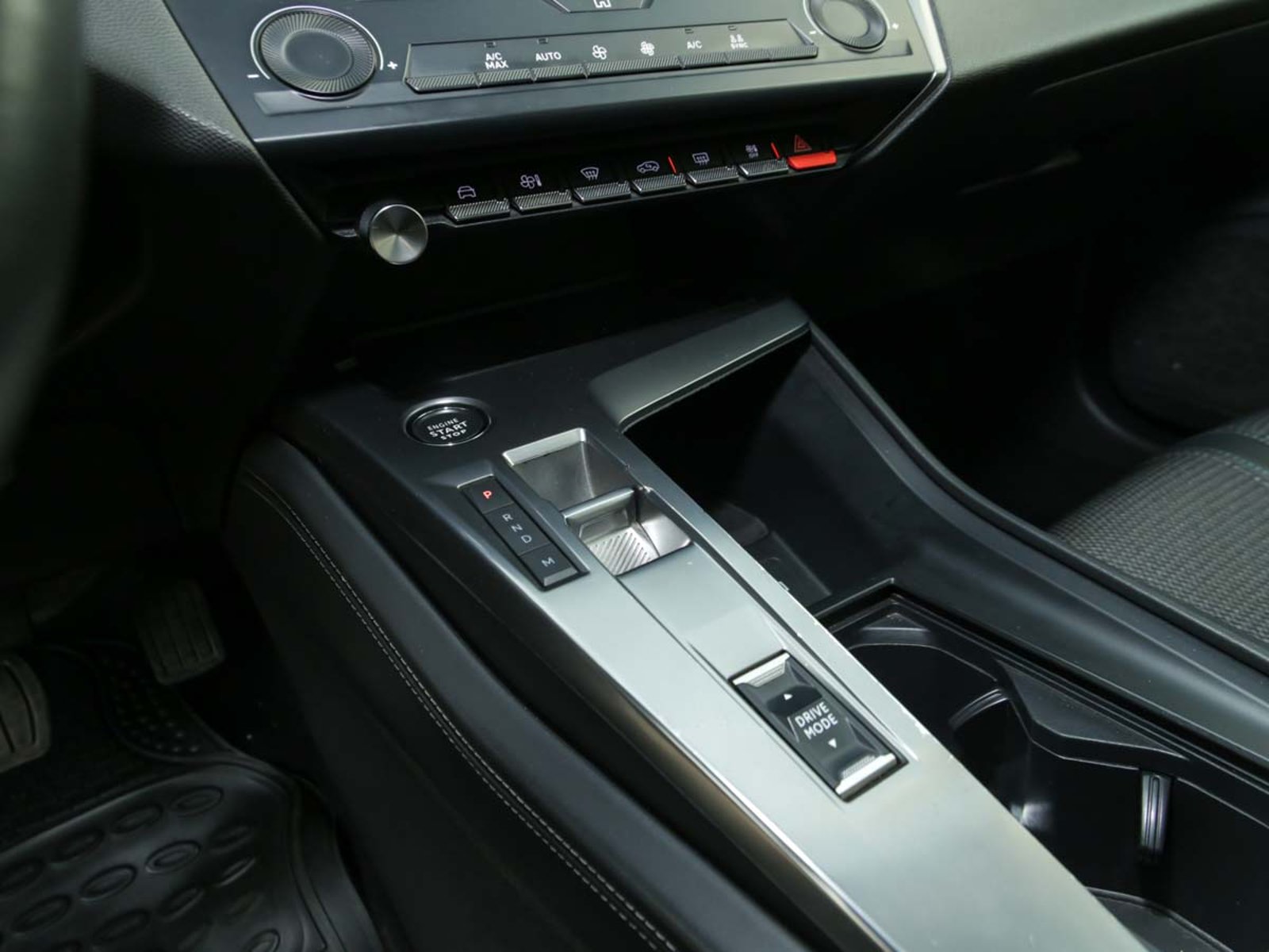 PEUGEOT 308 ALLURE PACK BLUE HDI 130 EAT8 2023 - Imagen 9 de 13