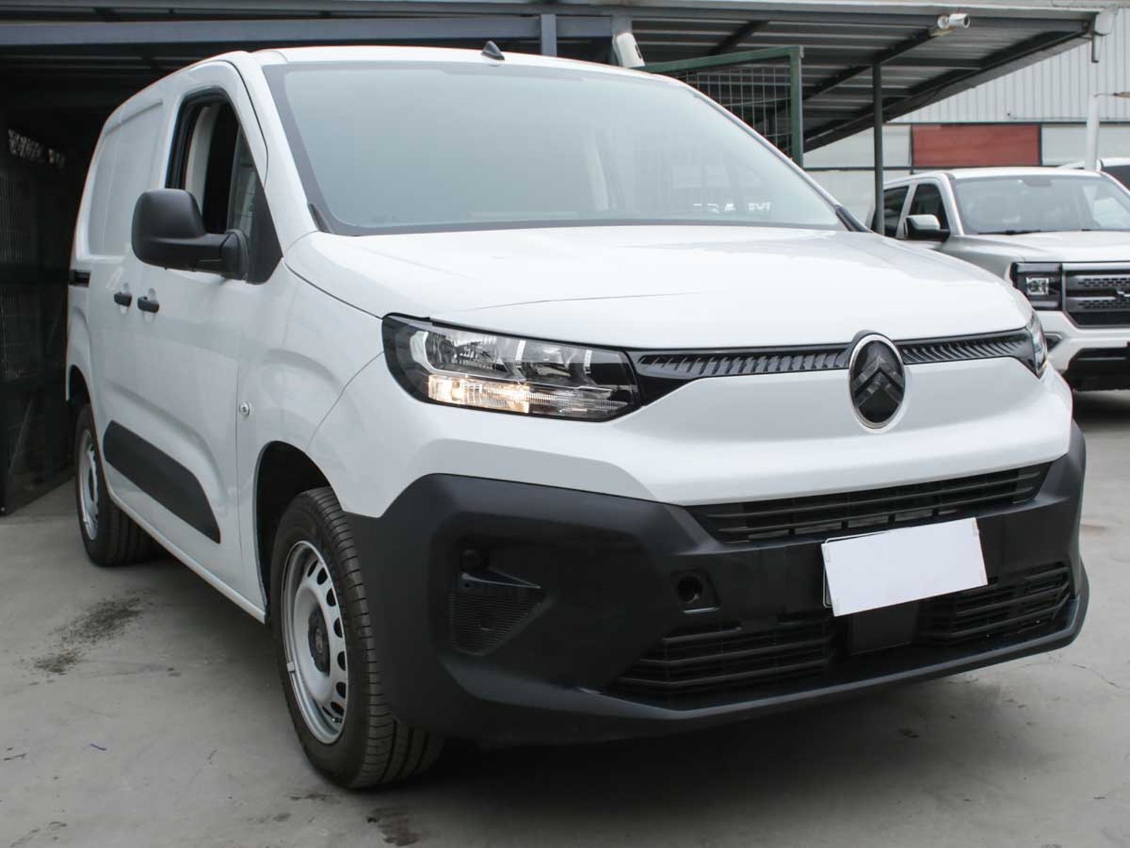 Citroën BERLINGO MCA M DIESEL 100HP MT 2026 - Foto 2 de 8
