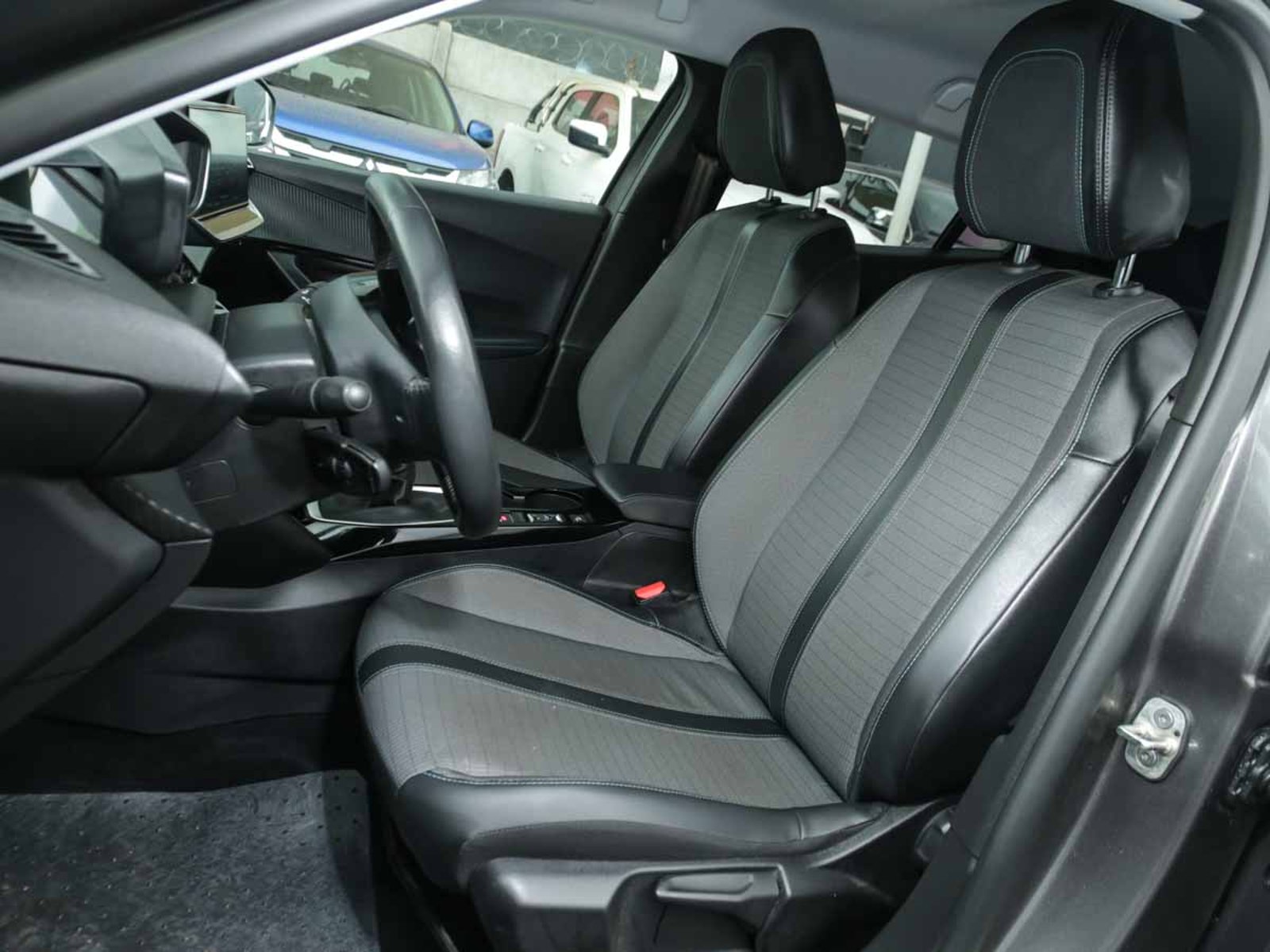 Peugeot 2008 ACTIVE PACK PURETECH 130 2022 - Imagen 7 de 8