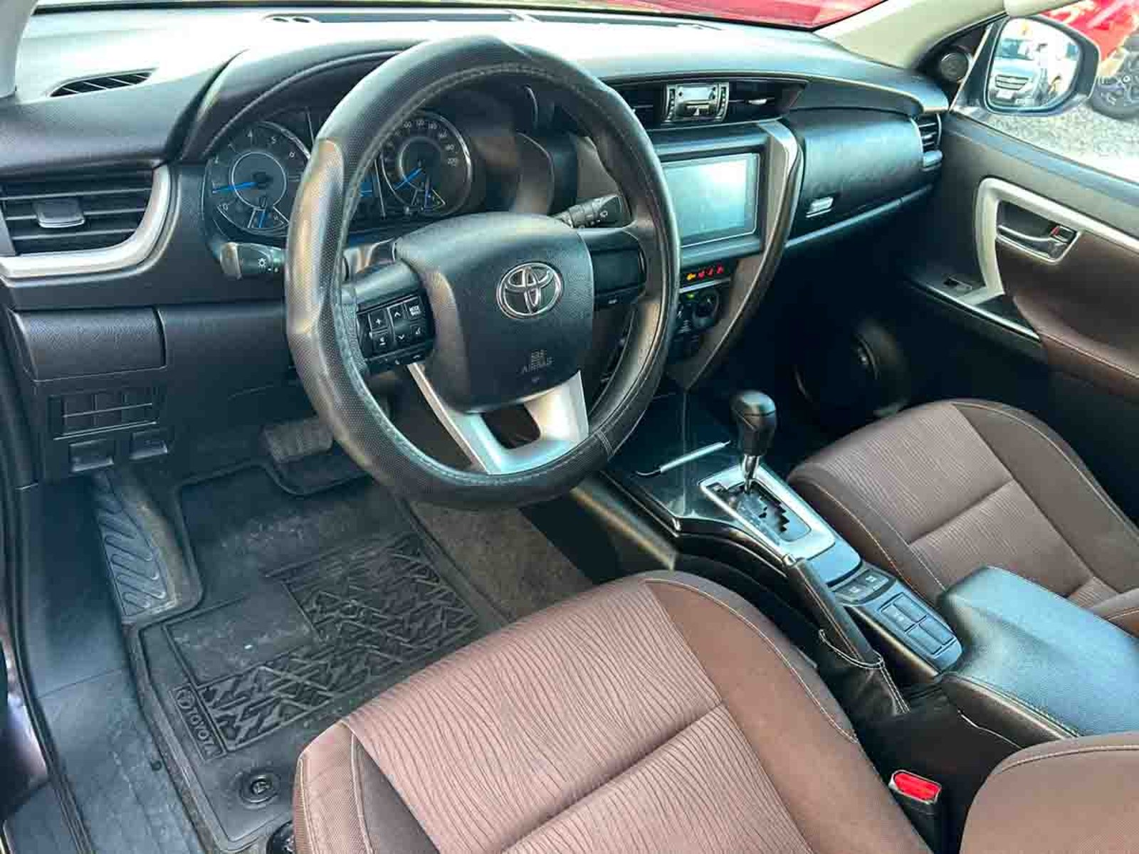 Toyota FORTUNER 4X2 2.7 AUT 2019 - Imagen 6 de 8