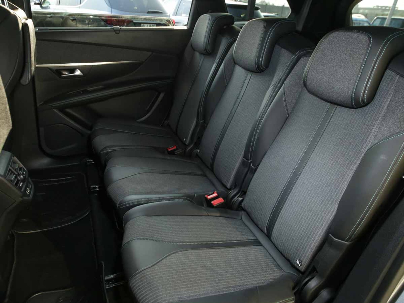PEUGEOT 5008 ALLURE 1.6 AUT 2024 - Imagen 7 de 8