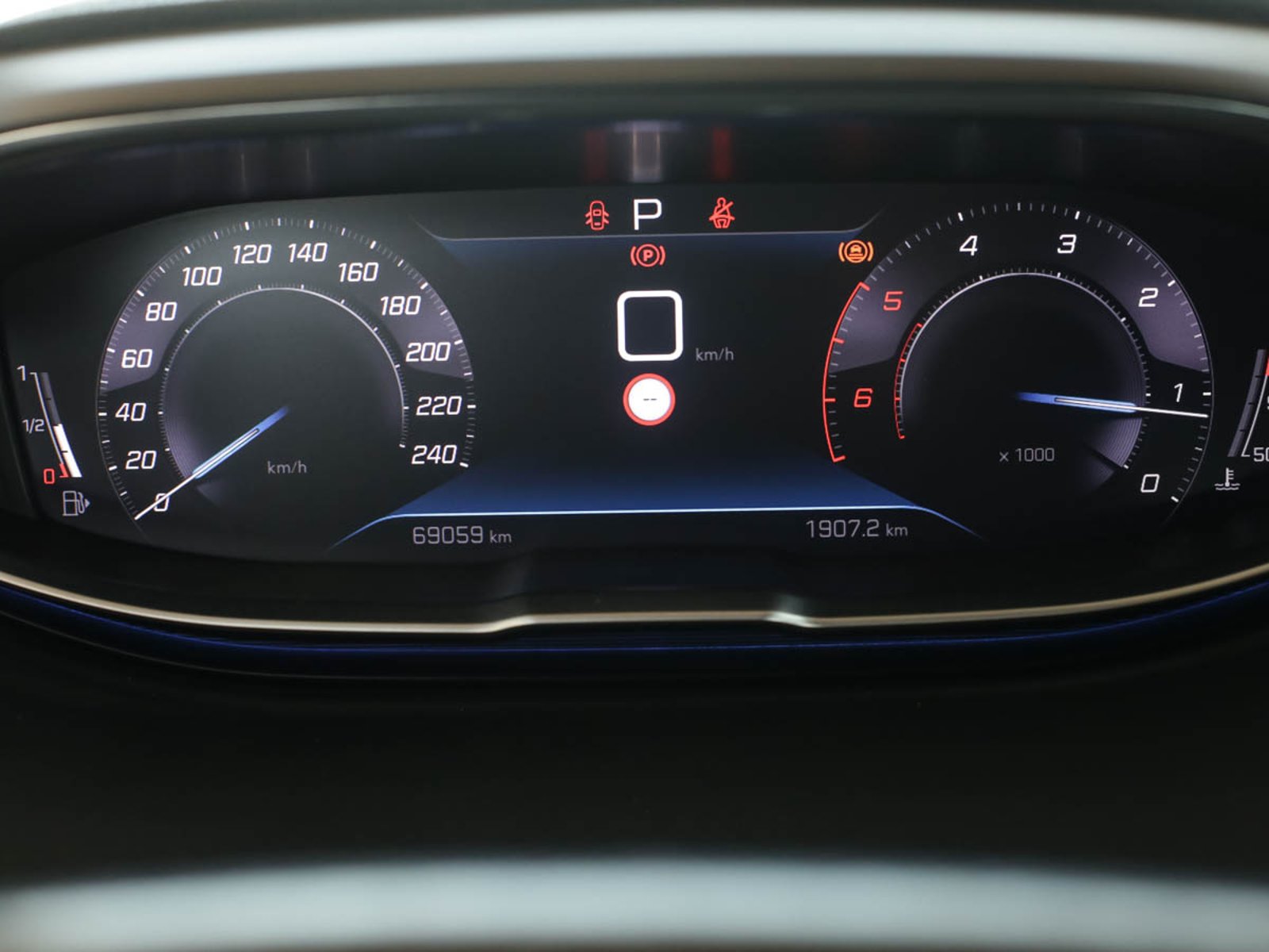 Peugeot 3008 ALLURE PACK BLUEHDI 130 EAT8 2024 - Imagen 5 de 8