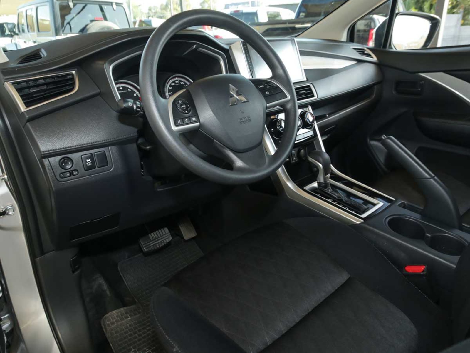 MITSUBISHI XPANDER AT GLX 2025 - Imagen 8 de 14