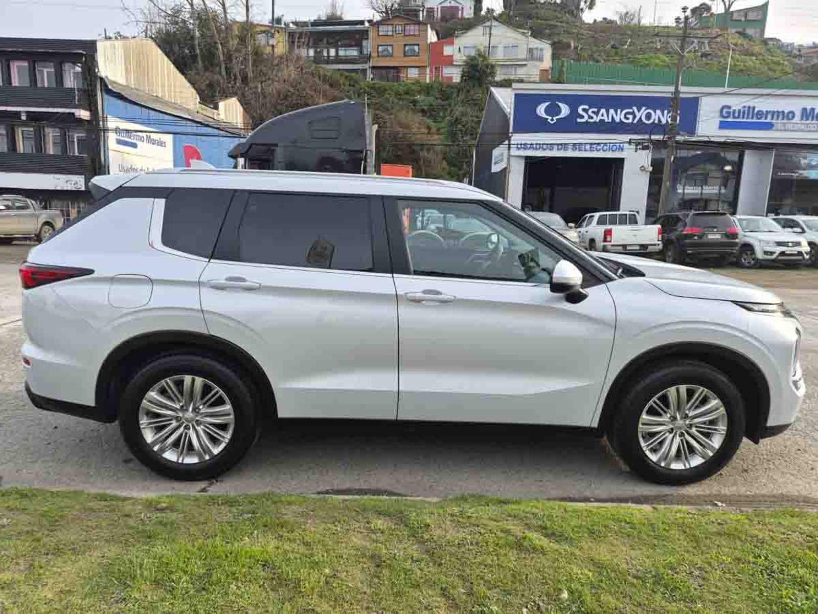 MITSUBISHI NEW OUTLANDER 4X2 AT GL 2026 - Imagen 13 de 13