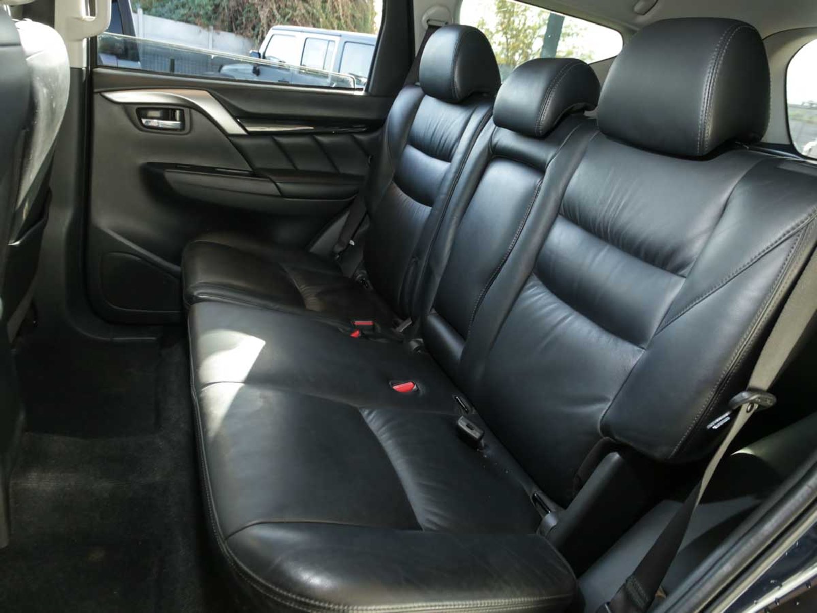 MITSUBISHI MONTERO SPORT 3.0 4X4 LIMITED E5 2018 - Imagen 12 de 16