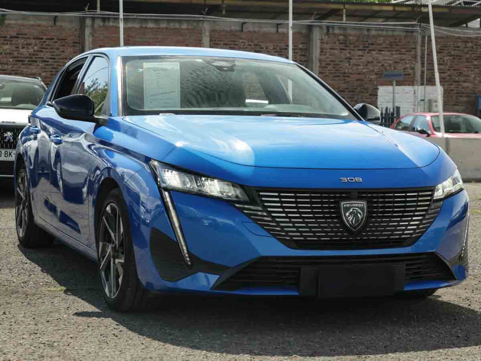 Peugeot 308 ALLURE BLUEHDI 1.5 AUT 2024 - Foto 2 de 8
