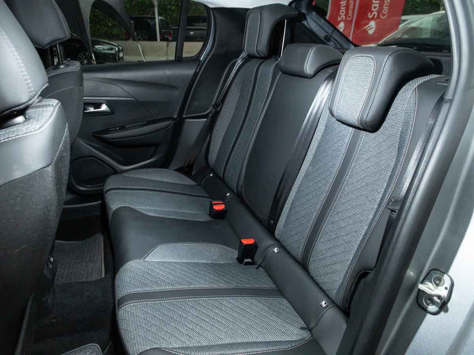 Peugeot 208 MCA ALLURE HYBRID 136HP AT 2026 - Imagen 8 de 8