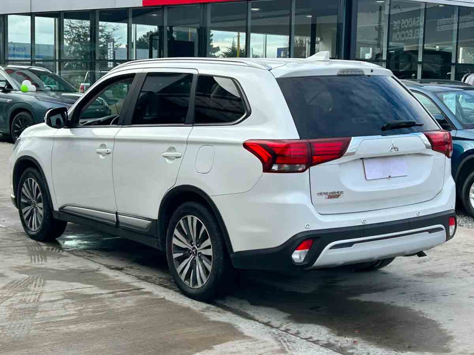 MITSUBISHI NEW OUTLANDER 4X2 AT GLX 2021 - Foto 3 de 8