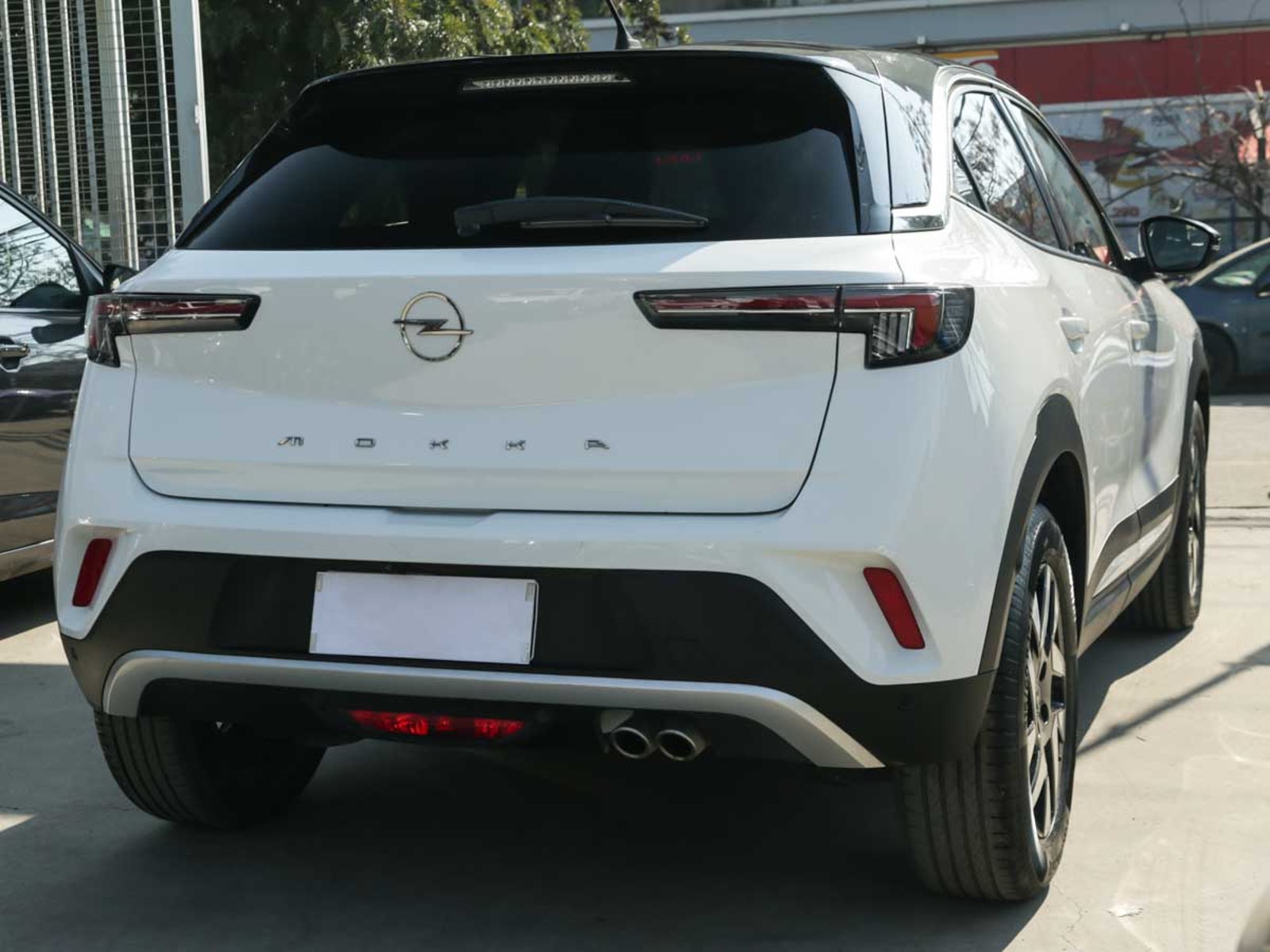 Opel MOKKA 4X2 1.2 2023 - Foto 4 de 8