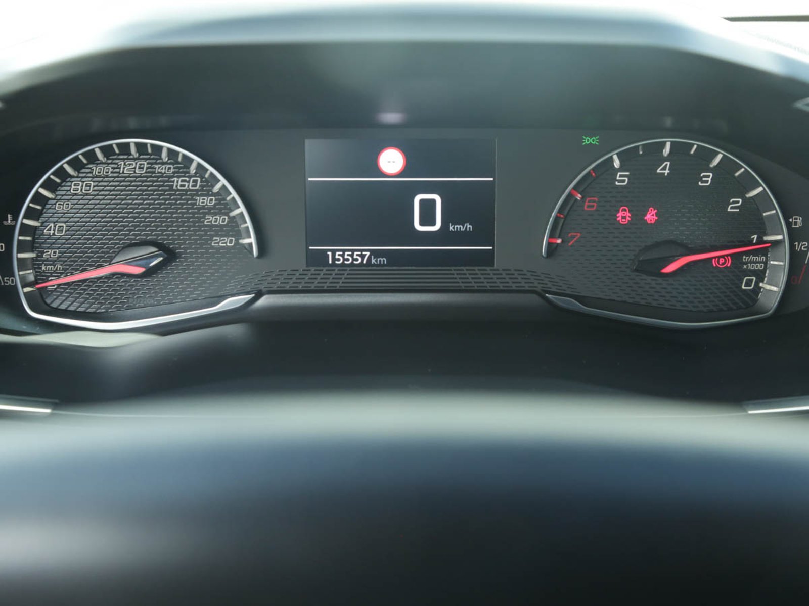 Peugeot 208 PURE TECH 1.2 2024 - Foto 5 de 8